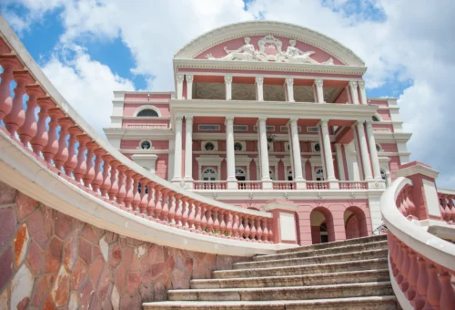 Teatro Amazonas: un'icona storica e culturale di Manaus. Il Teatro Amazonas è un simbolo monumentale e culturale di Manaus