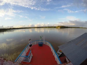 Manaus Santarém. A viagem é maravilhosa!! Porém recomendamos a todos os nossos turistas trazerem sempre bolachas, pães, frutas...