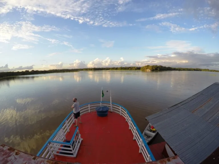 Manaus Santarém. A viagem é maravilhosa!! Porém recomendamos a todos os nossos turistas trazerem sempre bolachas, pães, frutas...