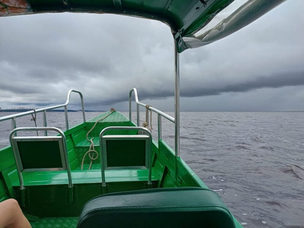 Tour em Anavilhanas saindo de Manaus: Pescaria de Piranha, Banho no Rio Negro. Já imaginou explorar a Amazônia em um dia repleto de emoções?