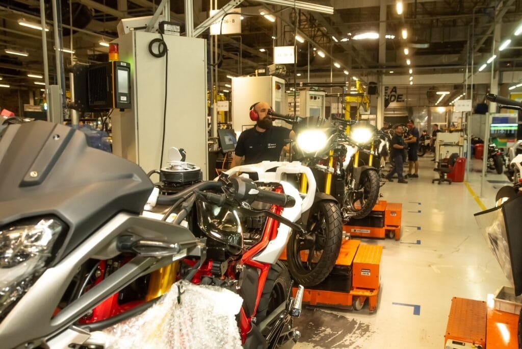 https://manausjungletours.com/explore-bmws-exclusive-motorcycle-factory-in-manaus/