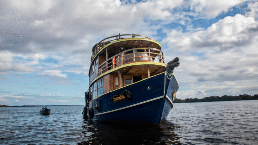 Passeio de Barco em Manaus: Uma Experiência Autêntica na Amazônia